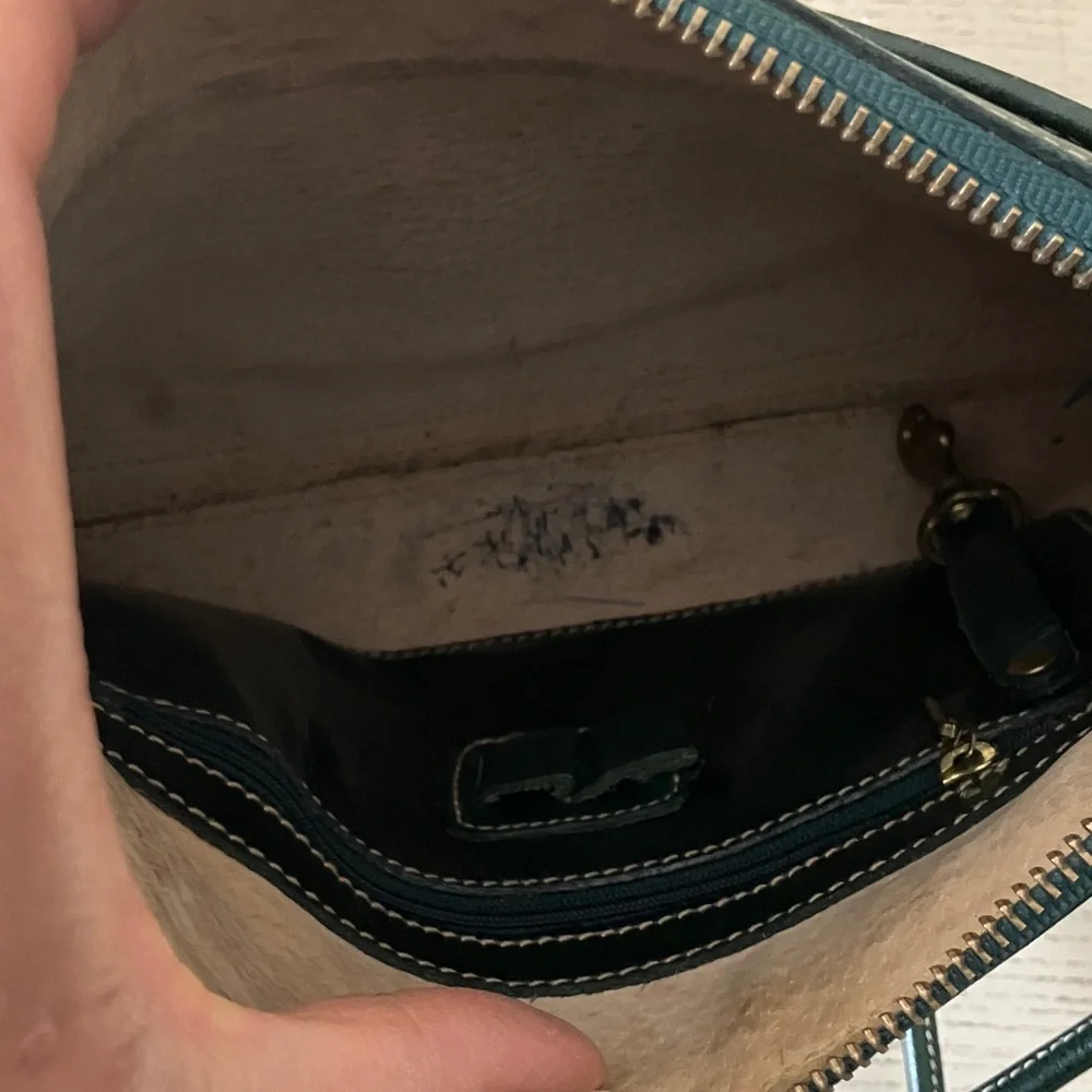 Brahmin Green Croc-Embossed Leather Crossbody Bag with Thin Shoulder Strap